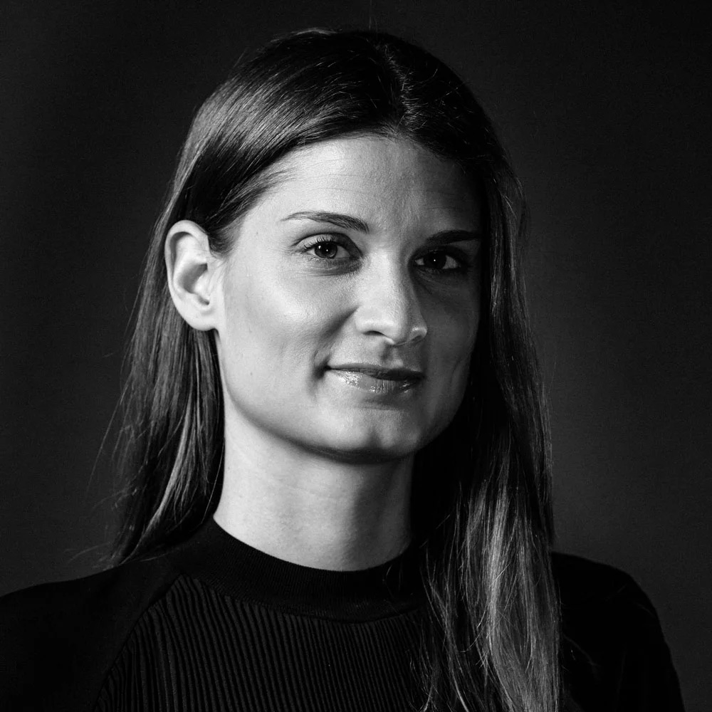 https://tools.jobheld.io/app/uploads/2023/02/Ansprechperson-Sarah-Auer-Schwarz.jpg