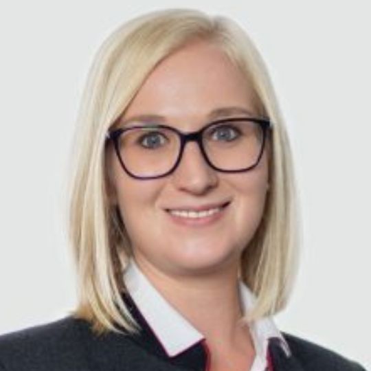 https://tools.jobheld.io/app/uploads/2024/01/Sarah-krismer-rb-fiss.jpg